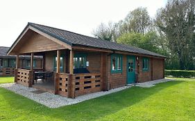 Kingfisher Lodge, Lake Pochard