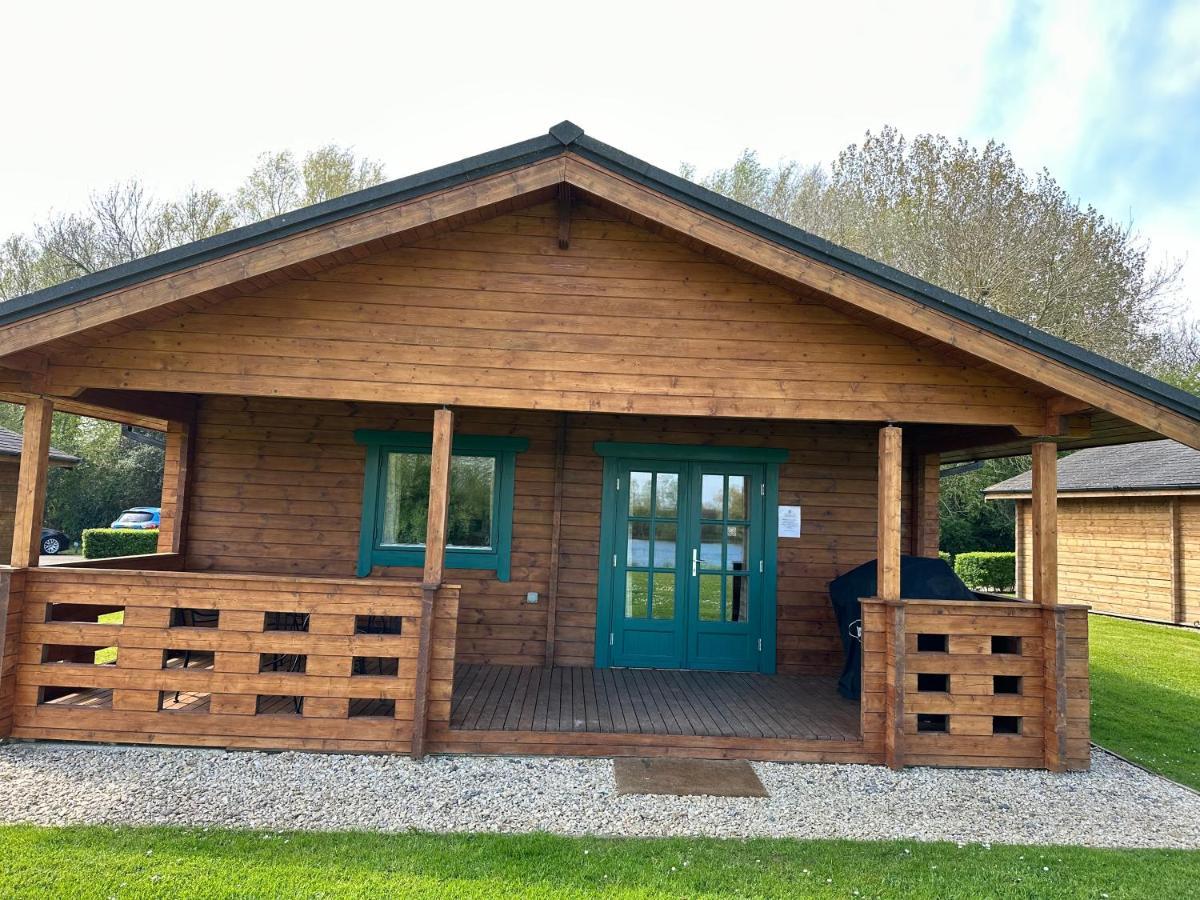 Kingfisher Lodge, Lake Pochard South Cerney Exterior photo
